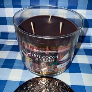 Hot cocoa and cream candle